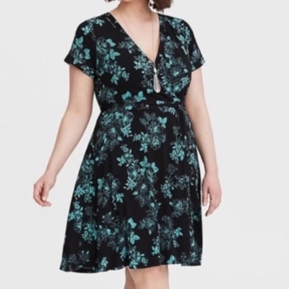 torrid Dresses & Skirts - NWT Torrid 1 black and green floral wrap dress